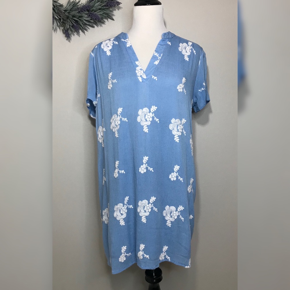 Entro Embroidered Short Sleeve Dress